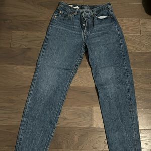 Levi’s 90’s style blue jeans amazing fit